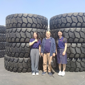 Neumático para Maquinaria de Movimiento de Tierras 24.00R35 21.00R33 con Clasificación de Tres Estrellas, Neumático de Minería con Bloques Profundos para Camiones Volquete de Minería de Superficie - Product Image 4