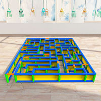 Aire de labyrinthe gonflable à usage commercial pour le team building, en PVC, design portable pour les événements sportifs en plein air
