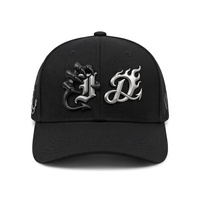 Gorra de Béisbol Premium de 6 Paneles con Emblema Metálico Plateado, Cadena con Estampado de Huella de Garra y Visera Curva, Estilo Urbano, con Logotipo Personalizado
