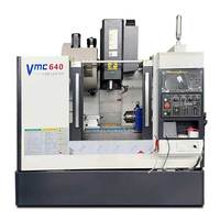 Centre d'usinage vertical CNC VMC640 à 3/4/5 axes pour pièces en acier de moules de précision