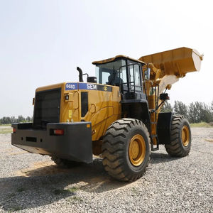 Chargeuse sur pneus polyvalente de 6 tonnes avec cabine confort avancée et plusieurs options de godets pour matériaux variés - Product Image 1