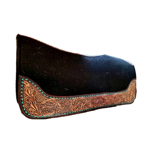 Tapis de selle western fait main avec bords en cuir sculpté, en feutre de laine et doublure en tissu – Couleur et taille personnalisables - Product Image 1