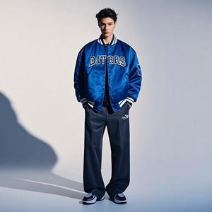 Alta calidad 100% poliéster personalizado Varsity chaqueta azul bordado acolchado forrado Varsity Bomber chaqueta de satén para hombres