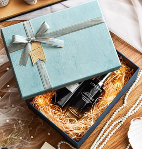 Caja de regalo rígida de alta gama, rectangular, de papel artístico con revestimiento UV y cinta, diseño personalizado para regalos y manualidades. - Product Image 3