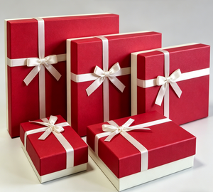 Caja de regalo de cartón roja y blanca con lazo de satén dorado, textura de alta calidad - Fábrica de embalaje de lujo con certificación FSC de Vietnam - Product Image 1
