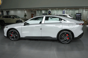 Mazda EZ-6 Sport Luxe 2025 d'occasion, cuir NAPPA, 14 haut-parleurs <span class=keywords><strong>SONY</strong></span>, ADAS L2, voiture fiable pour les familles africaines, usage quotidien - Product Image 5