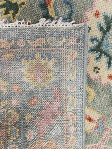Tapis personnalisé en laine et acrylique ultra-doux, fait main, style anime, pour salon, chambre, espace de prière, studio - Product Image 3