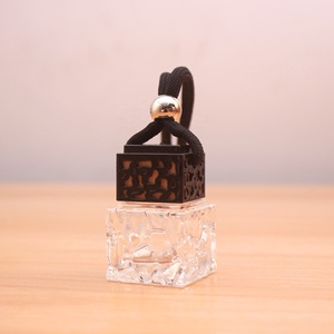 10ml özel kişiselleştirilmiş asılı araba parfüm şişeleri temizle araba difüzör şişeleri lüks cam difüzör ile renkli ahşap kap - Product Image 3