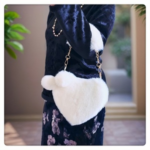 Nuevo Bolso de Hombro de Peluche con Forma de Corazón y Borlas, de Piel Sintética, Exclusivo para Mujer, Colección 2025 - Product Image 3