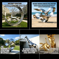 Sculpture d'art métallique abstraite moderne sur mesure de grande taille, statue en acier inoxydable poli miroir 316L pour la décoration extérieure des hôtels et des jardins