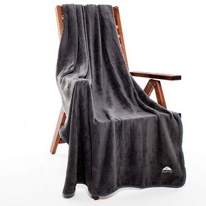 Flanel hangat nyaman lipat portabel, Set selimut dan bantal perjalanan dengan Logo kustom - Product Image 2