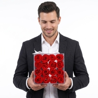Hflora Großhandel Feiertagsgeschenke Liebhaber Mutter Weihnachten Geburtstag Ewige Rose Konservierte Rose in Acrylbox Geschenk