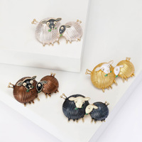 Broche double en forme de mouton avec texture boule de laine et faces émaillées pour manteaux et cardigans pour femmes, 27x46mm, 4 couleurs