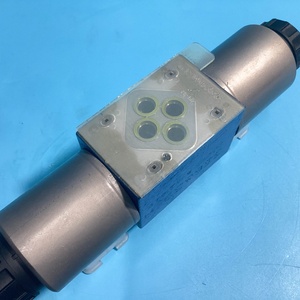 Original R900954056 4WRA6W15-2X/G24K4/V ตัวควบคุมทิศทางแบบสัดส่วน มีสินค้าในสต็อก - Product Image 2