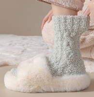 Chaussettes de sol en molleton de corail pour femmes avec des techniques tricotées chaudes et confortables épaisses et chaudes pour l'hiver