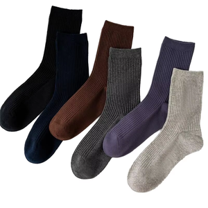 Chaussettes de sport personnalisées avec logo, échantillons de conception gratuits, chaussettes athlétiques respirantes pour équipes de basketball et de tennis - Product Image 1