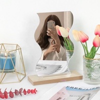 Miroir de Maquillage Acrylique de Forme Ondulée Esthétique et Irrégulière, Style « Ins », avec Base en Bois Facile pour Décoration de Coiffeuse dans la Salle de Bain ou la Chambre