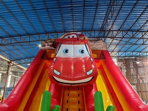 Grand toboggan gonflable à thème automobile pour l'intérieur et l'extérieur, toboggan aquatique gonflable pour enfants et adultes, jeux gonflables, jeux de fête amusants - Product Image 6