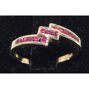 Anello rubino con canale in oro 14k - Product Image 2