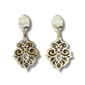 Pendientes de cuerno de colores modernos y de alta moda con diseño ovalado para mujeres y niñas a precio económico desde Vietnam. - Product Image 4