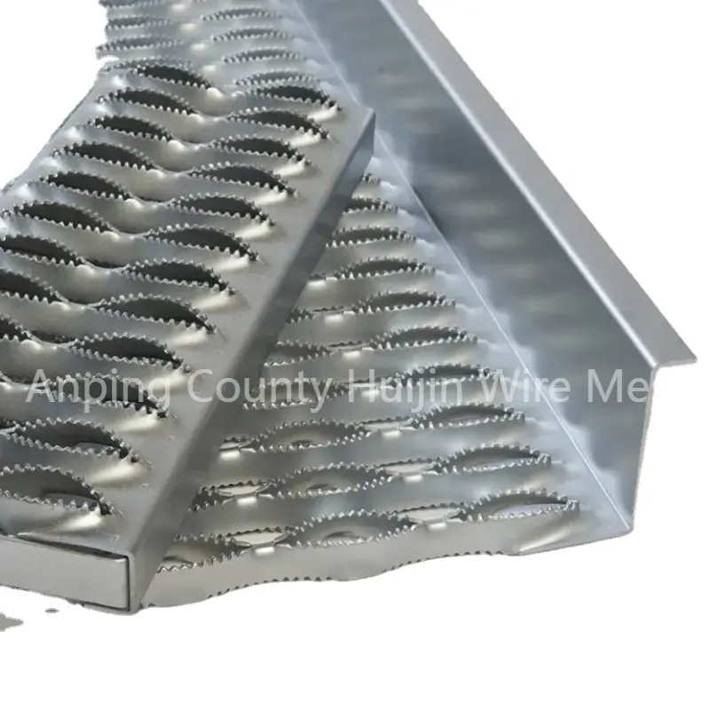 Plate-forme de passerelle en aluminium, grille de sécurité en feuille perforée pour les marches d'escalier