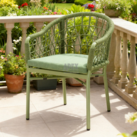 Fauteuil de jardin en corde tressée au design moderne et décontracté avec coussin
