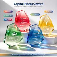 Trophée en cristal personnalisé avec dégradé de couleurs, trophée en cristal en forme d'iceberg irrégulier avec base noire