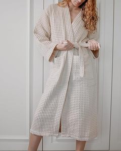 100% coton gaufré Kimono peignoir <span class=keywords><strong>pour</strong></span> hommes et femmes Style de luxe vêtements de loisirs confortables poches fonctionnelles Robe de Relaxation confortable - Product Image 4