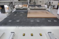 Machine de gravure sur bois CNC commerciale avec broche haute vitesse pour la gravure de portes d'armoires en MDF