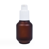 Flacon pompe en verre de 30 ml personnalisé (forme d'ampoule, couleur personnalisée) OEM pour sérum de soin de la peau, crème pour le visage, huile essentielle, crème BB, emballage cartonné