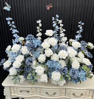 QSLH Arrangement floral romantique pour mariage, centre de table bleu poussière, boule de fleurs, fausse rose, chemin de fleurs blanc pour allée, décoration