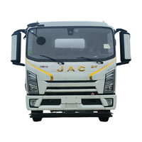 Camion-citerne de livraison de carburant JAC 8 tonnes avec couleur et logo personnalisés