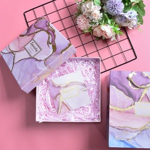 Scatola Regalo Personalizzabile con Logo, Motivo Marmorizzato, per la Festa <span class=keywords><strong>della</strong></span> <span class=keywords><strong>Donna</strong></span>, San Valentino, Matrimoni, Laminazione Opaca, Goffratura, Forma Personalizzabile - Product Image 3