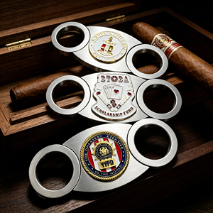 Cortador de Cigarros Grei con Logotipo Personalizado, de Acero Inoxidable, con Encendedor y Punzón, Corte Tipo Tijera, en Moneda Grei - Product Image 2