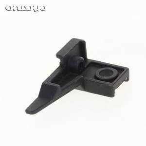 Pièces détachées <span class=keywords><strong>pour</strong></span> machine à coudre <span class=keywords><strong>surjeteuse</strong></span> industrielle <span class=keywords><strong>pour</strong></span> machine à coudre SIRUBA 737/747/757, <span class=keywords><strong>pince</strong></span> de couteau supérieur KR20 - Product Image 4