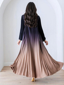 Cappotto Abaya Plissettato Miyake con Sfumature di Colore, Popolare Cardigan con Maniche a Campana per Donne Mediorientali, Mantello, Tunica - Product Image 3