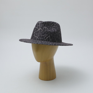 Sombrero vaquero occidental con estampado de leopardo para mujer, sombrero retro británico de jazz, sombrero cálido de invierno estilo europeo americano para uso diario. - Product Image 4