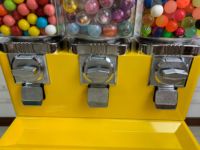 Triple Candy Gumball & Capsule Bouncy Ball Distributeur automatique de pièces et de jetons en métal Système de paiement pour centres commerciaux
