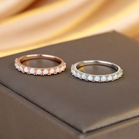 Élégante bague demi-éternité en argent 925 avec opale blanche et opale ronde CZ, bague fine