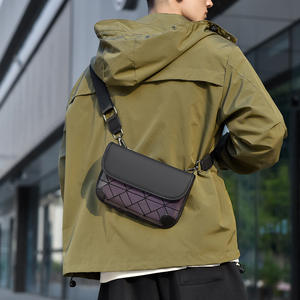 Sac à bandoulière tendance pour homme 2024 Nouveau sac à dos polyvalent à motif diamant unique à la mode pour l'extérieur - Product Image 3