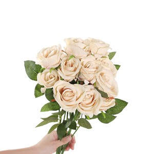 Rosas de terciopelo artificial de 50 cm, ramo de rosas rojas para decoración de bodas y hogar - Product Image 5