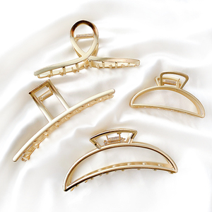 MIO Vente en gros Barrette pour femmes Épingles à cheveux en métal Griffe Large Gold Designer Pinces à cheveux simples pour cheveux longs et épais - Product Image 1