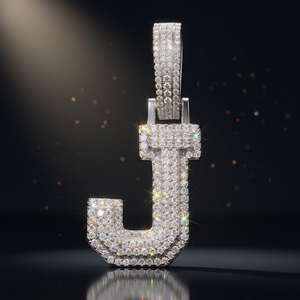 Pendentif lettre J en argent 925 de luxe KIVORA avec micro-pavé de moissanite rond, unisexe, à porter au quotidien - Product Image 1