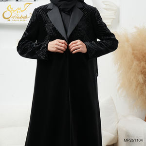 عباءة كلاسيكية أنيقة سوداء مفتوحة للنساء المسلمات في دبي والكويت لعام 2026، معطف شتوي مزين بالخرز للبيع بالجملة - Product Image 2