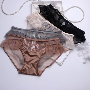 Culottes sexy en satin et dentelle respirantes pour femmes, sous-vêtements brodés mignons, design ajouré sans couture, tentation pour adultes - Product Image 2