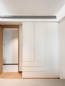 Armario Empotrado Minimalista con Puerta Invisible, <span class=keywords><strong>de</strong></span> Piso <span class=keywords><strong>a</strong></span> <span class=keywords><strong>Techo</strong></span>, con Área <span class=keywords><strong>de</strong></span> Colgado y Almacenamiento en Cajones - Product Image 3