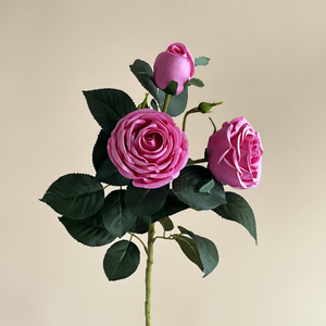 زهور صناعية من الحرير على شكل ورود حمراء بثلاثة رؤوس وفروع خضراء بطول 45 سم لتزيين المنزل وحفلات الزفاف وعيد الحب - Product Image 3