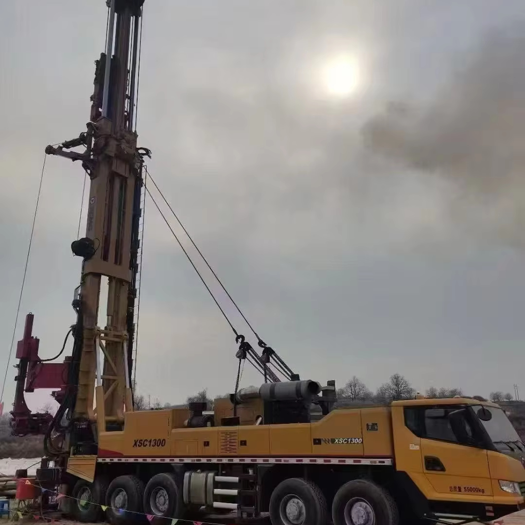 Совершенно новый для XCMG XSC1300 станок для глубокого бурения скважин с возможностью глубины 3000 м XSC1300 добывающий питающий двигатель