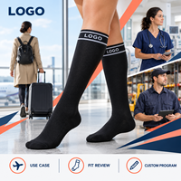 Chaussettes de compression noires avec logo, support du mollet à compression graduée, bordure large, pointe plate, avec tableau de mesure, vérifiées pour le travail