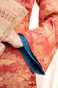 Robe Ao Dai vietnamienne réversible à 4 panneaux, silhouette A-Line / droite - Brocart rose, style élégant et doux |   KAD06 - Product Image 6